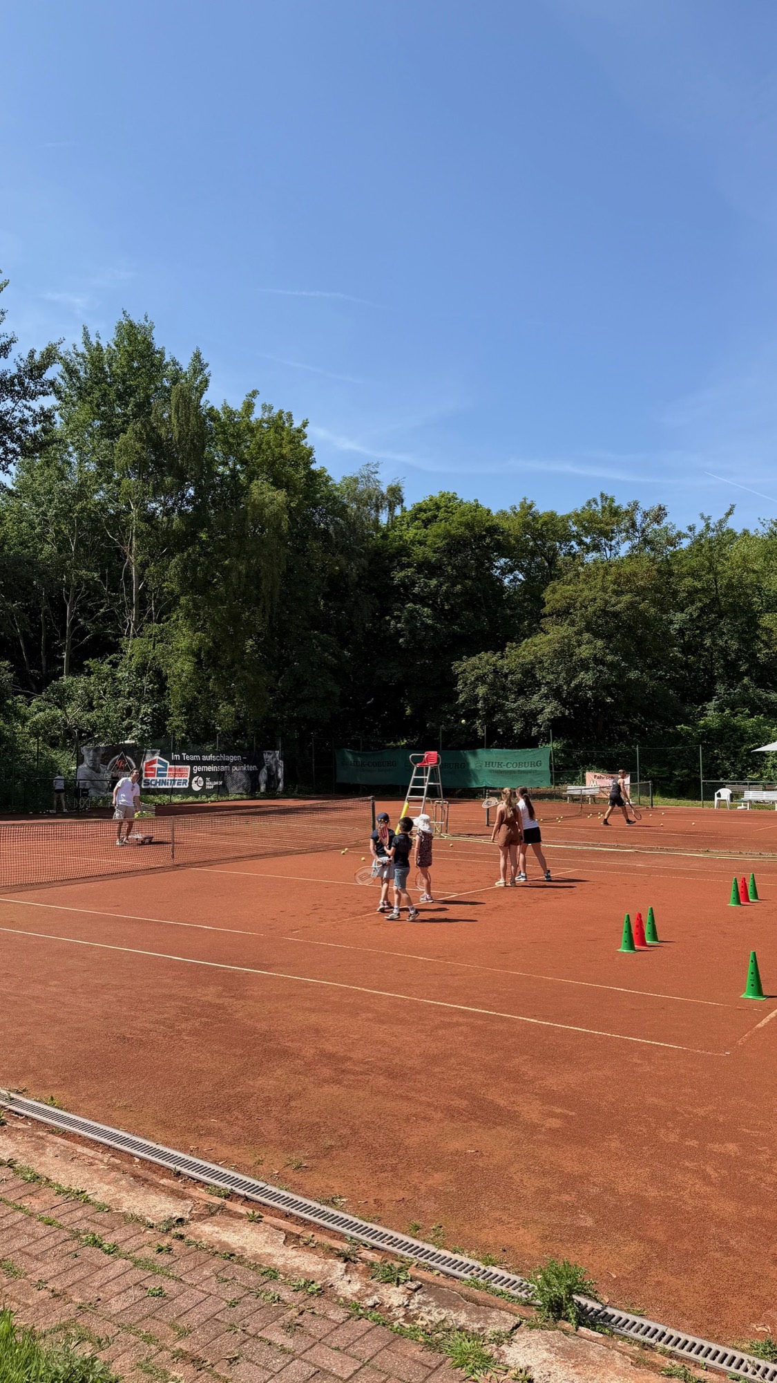 Tennistraining auf der Anlage